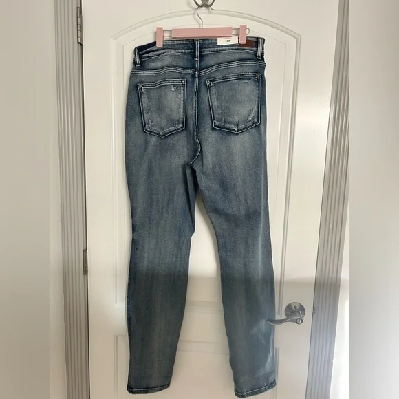 Judy Blue Women's Mid-Rise Button Fly Contrast Washed Boyfriend Jeans NWT 14W - Picture 8 of 16
